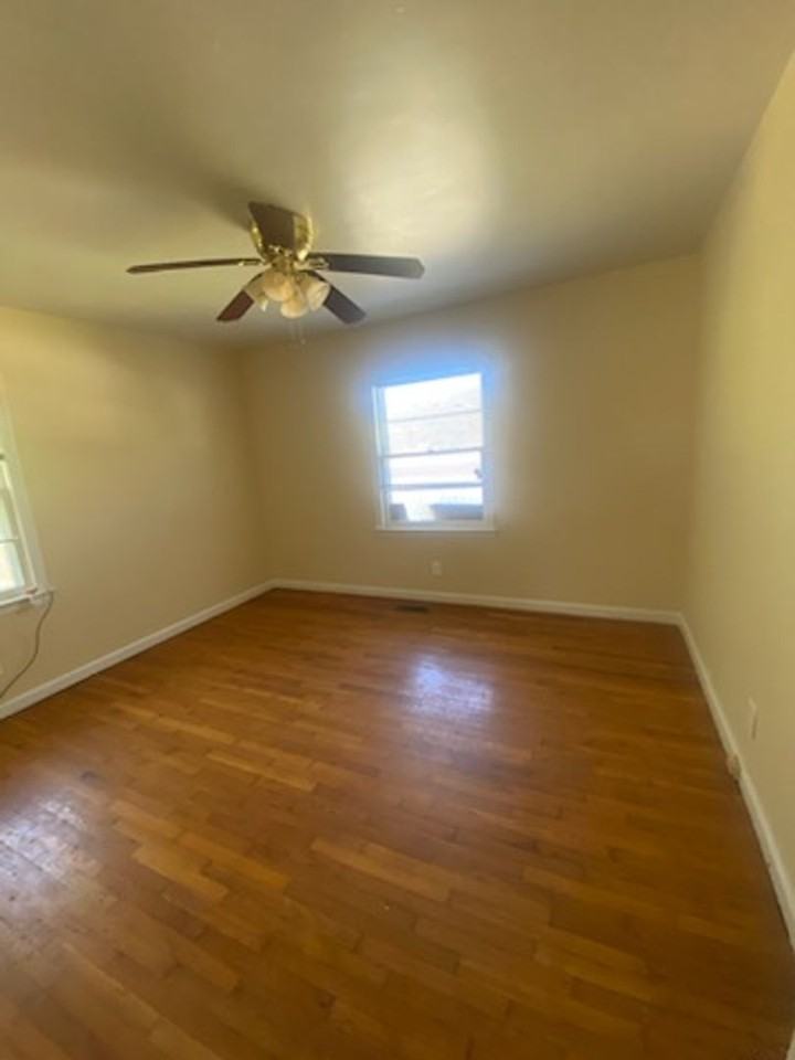 4025 Acacia Dr - Photo 5 of 10