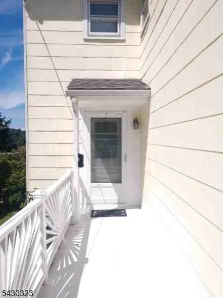 83 Allen St #1 - Photo 3 of 16