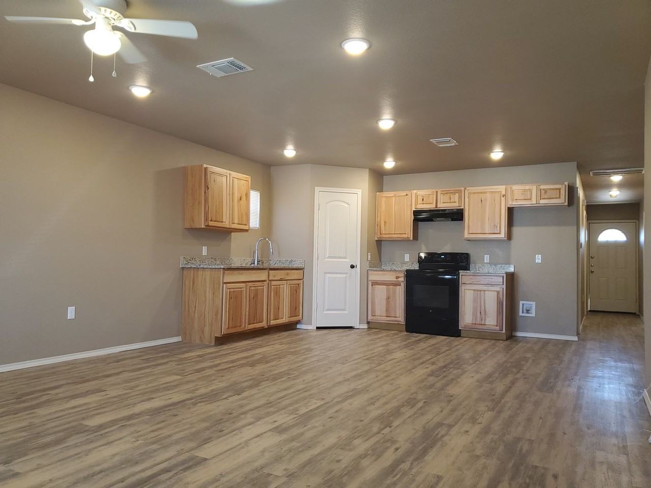 1611 E 13th St - Photo 2 of 9