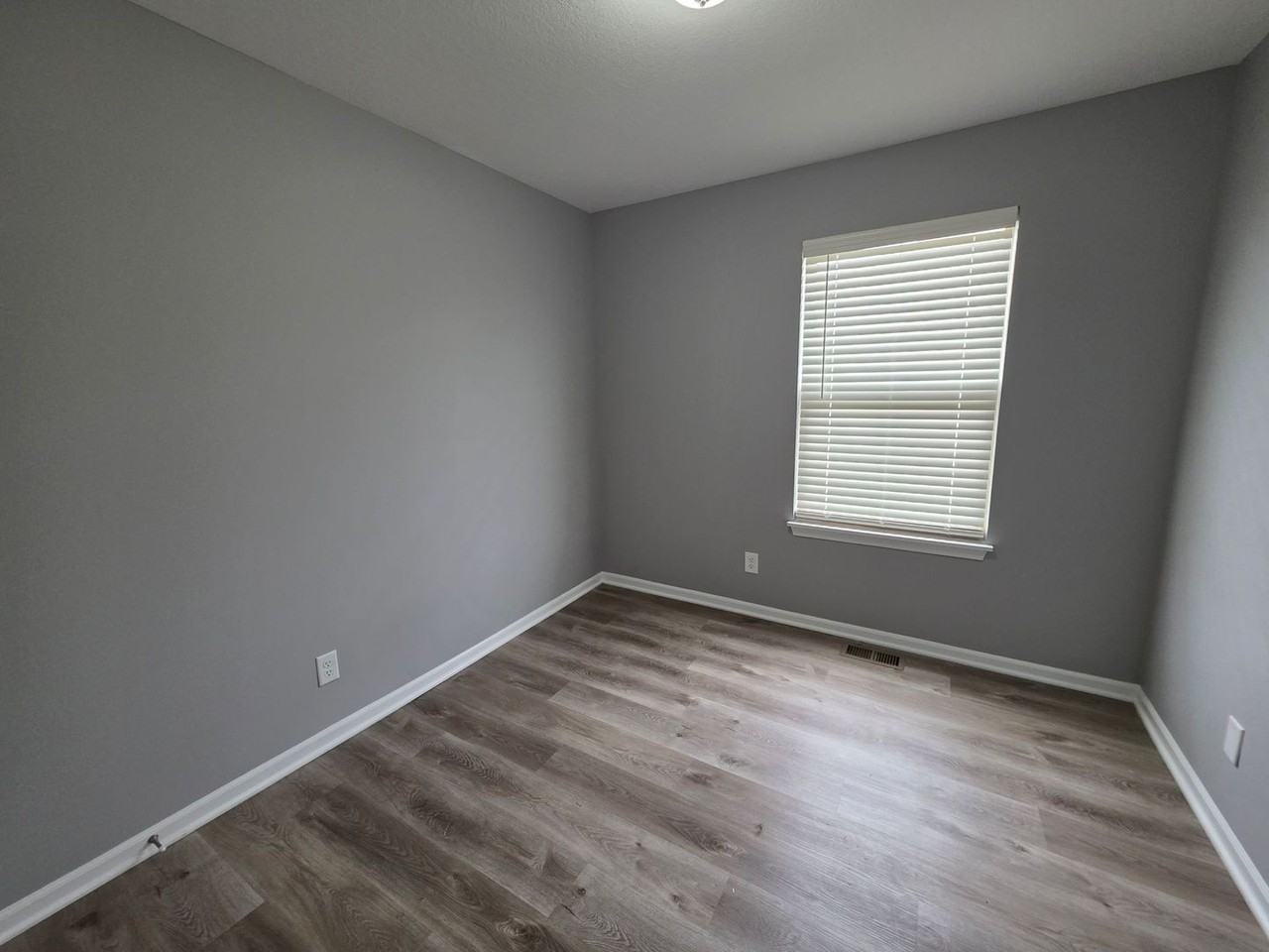 8050 Sw 4th St - Photo 5 of 12
