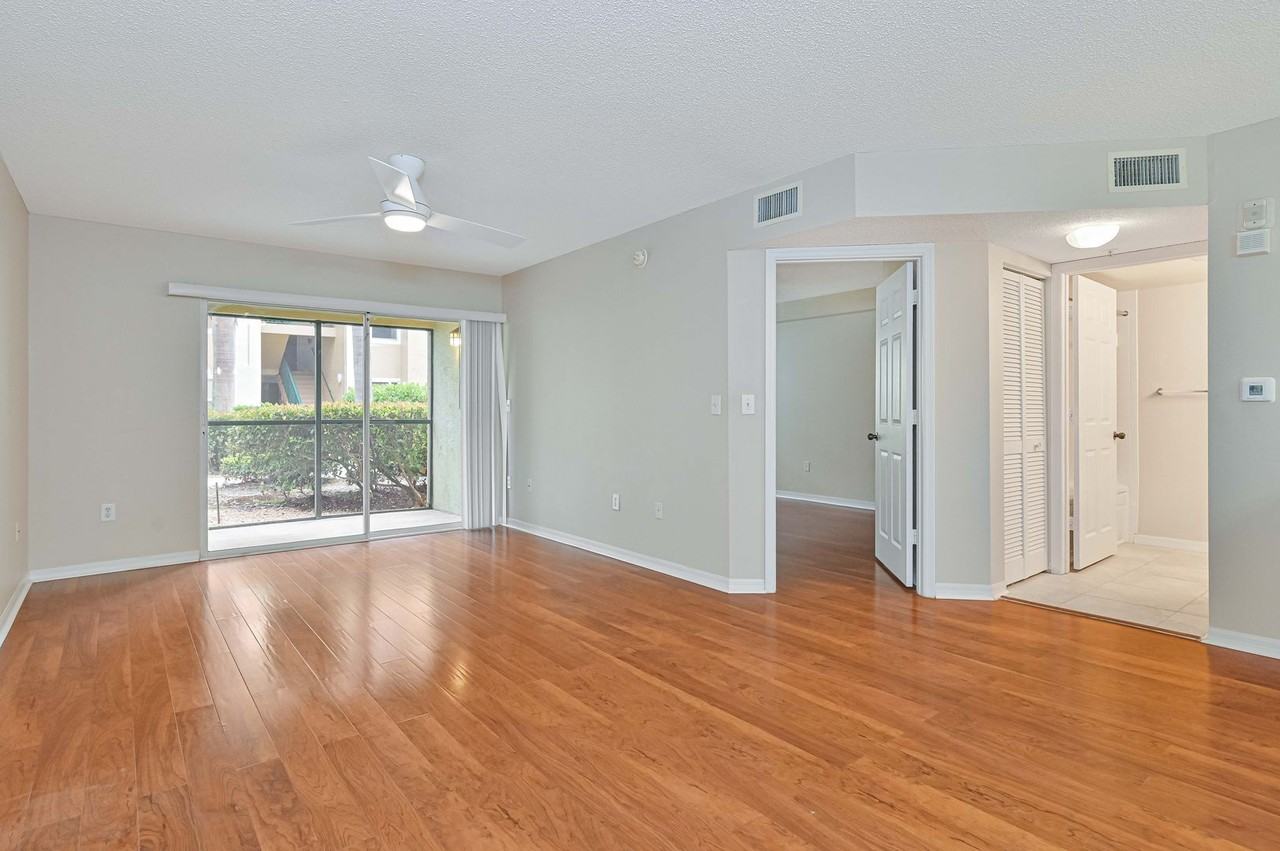 8920 Colonnades Ct E #514 - Photo 4 of 24