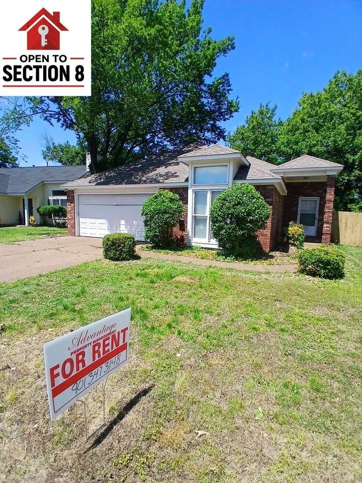 2689 Bay Pointe Cir N