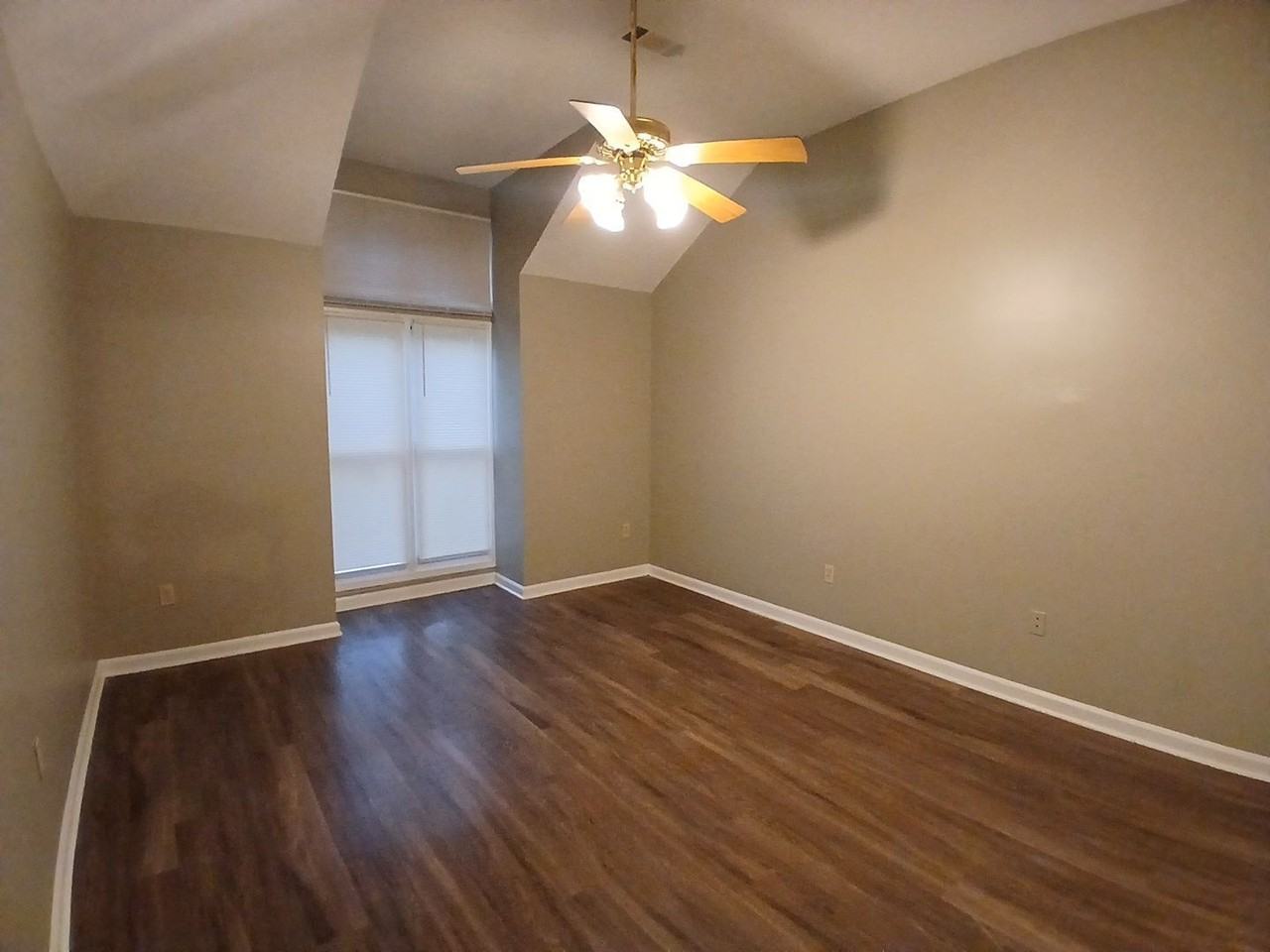 2689 Bay Pointe Cir N - Photo 5 of 12
