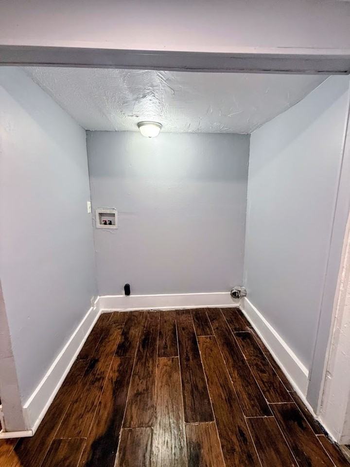 316 Young Ave Ne - Photo 5 of 11