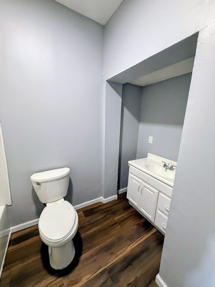 316 Young Ave Ne - Photo 7 of 11