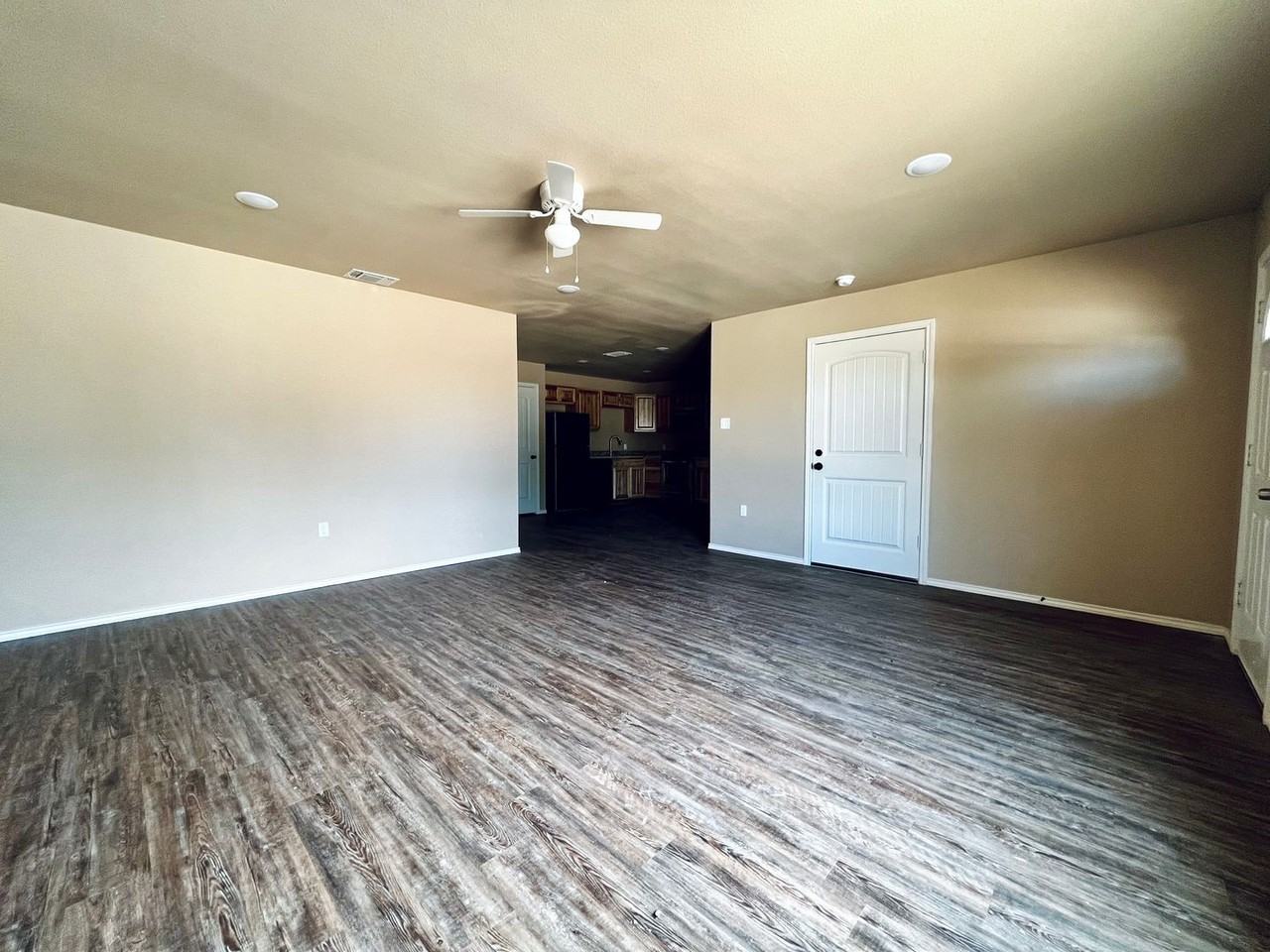 2502 N Avenue P - Photo 2 of 11