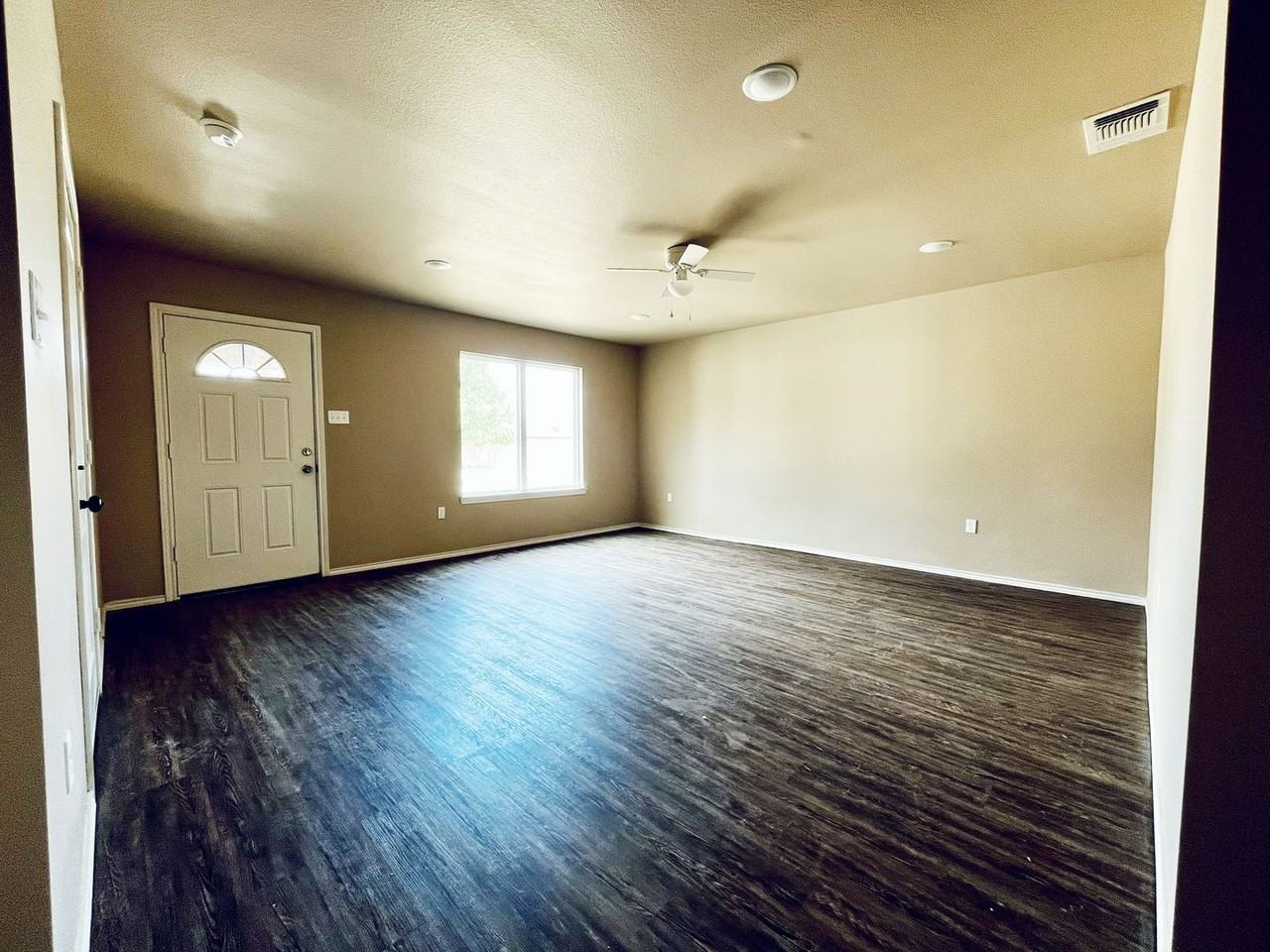 2502 N Avenue P - Photo 3 of 11