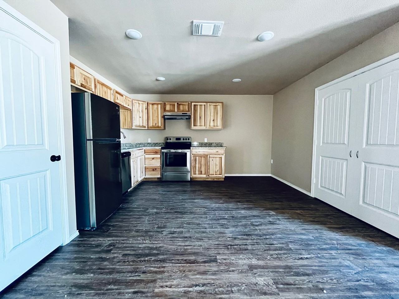 2502 N Avenue P - Photo 5 of 11