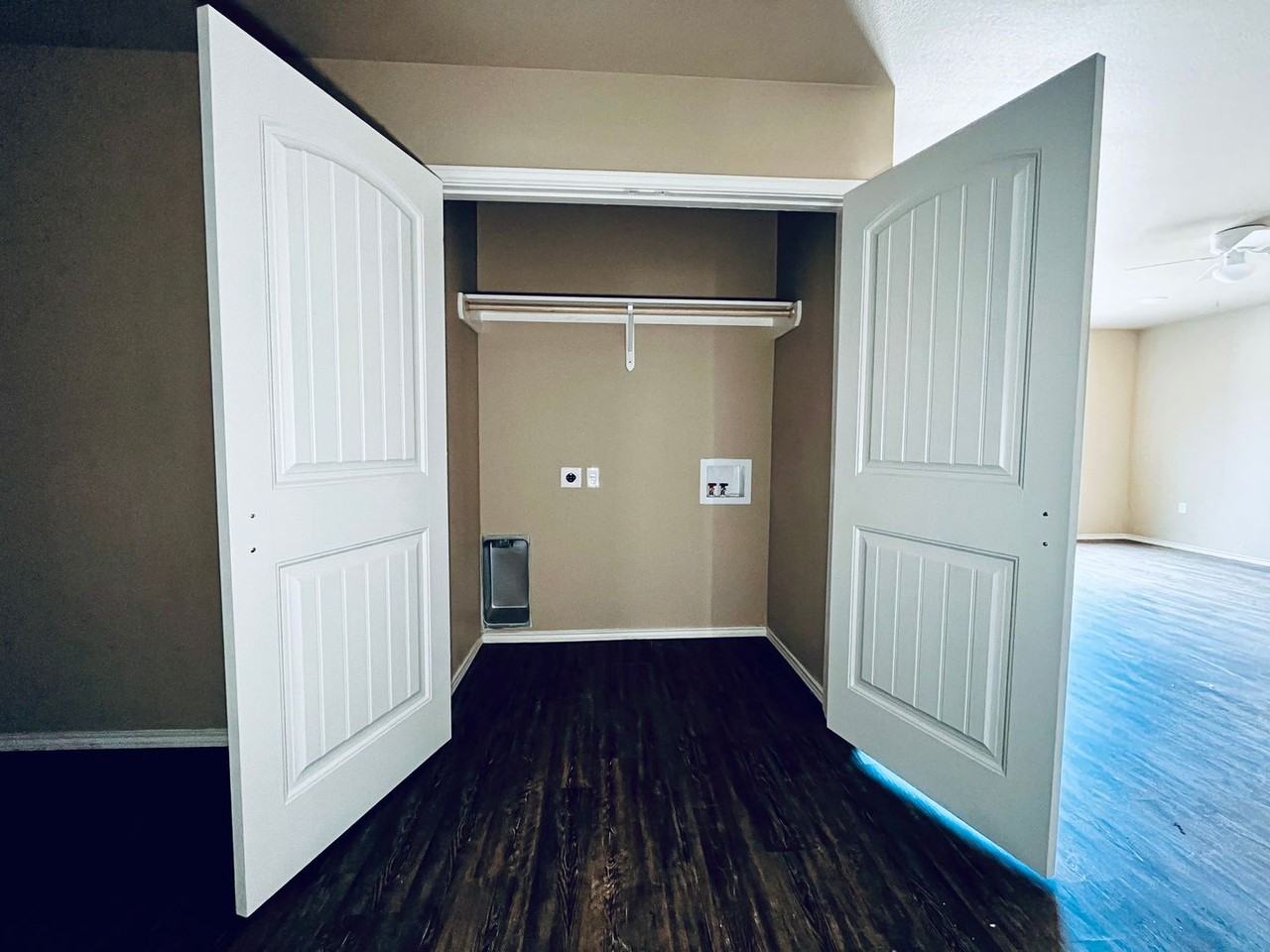 2502 N Avenue P - Photo 6 of 11
