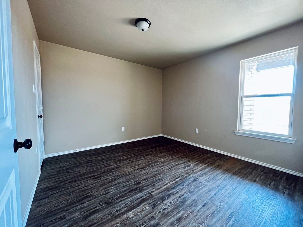 2502 N Avenue P - Photo 7 of 11