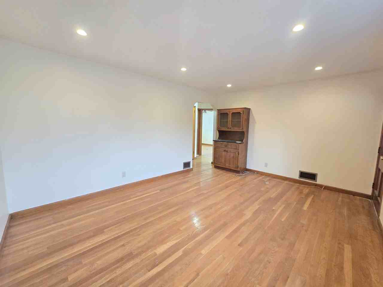 701 4th St - Photo 4 of 20