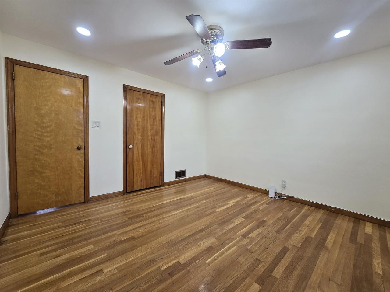 701 4th St - Photo 7 of 20
