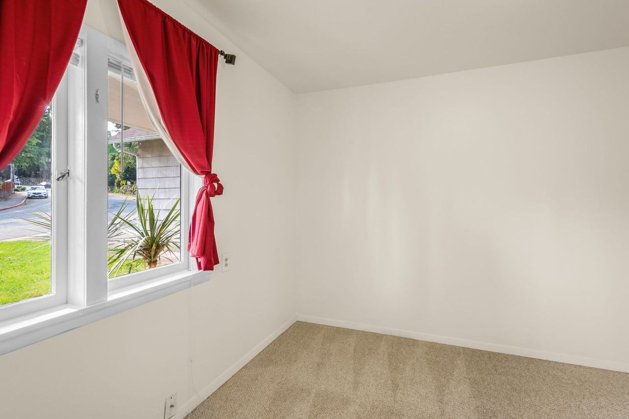1348 6th St - Photo 7 of 18