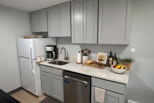 39 Therese Ave - Photo 1 of 1