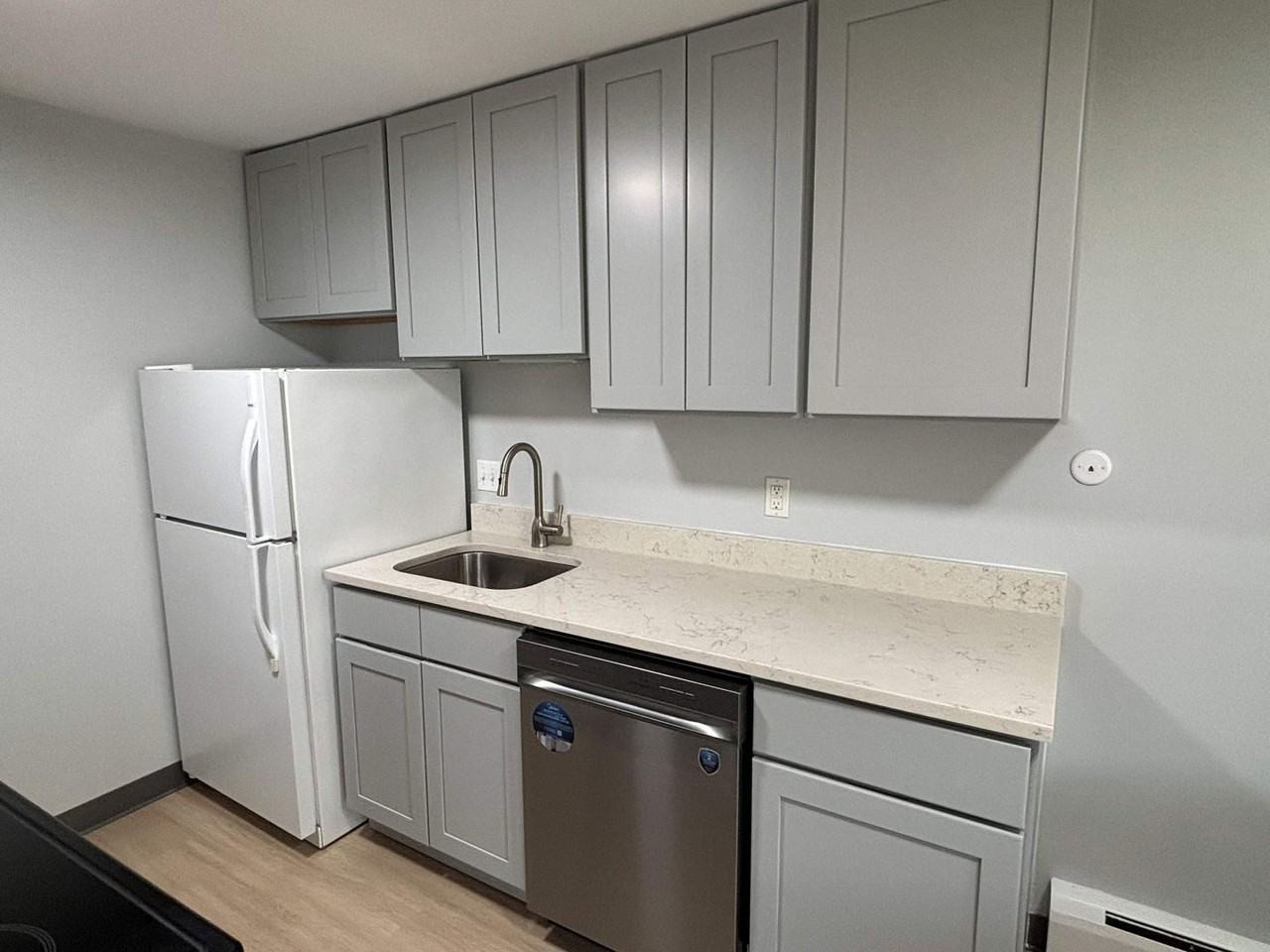 39 Therese Ave - Photo 3 of 11