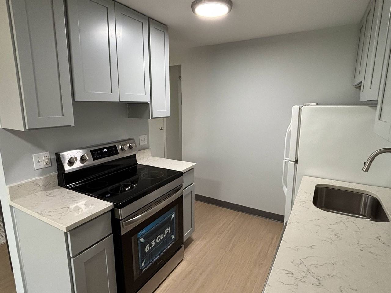 39 Therese Ave - Photo 4 of 11