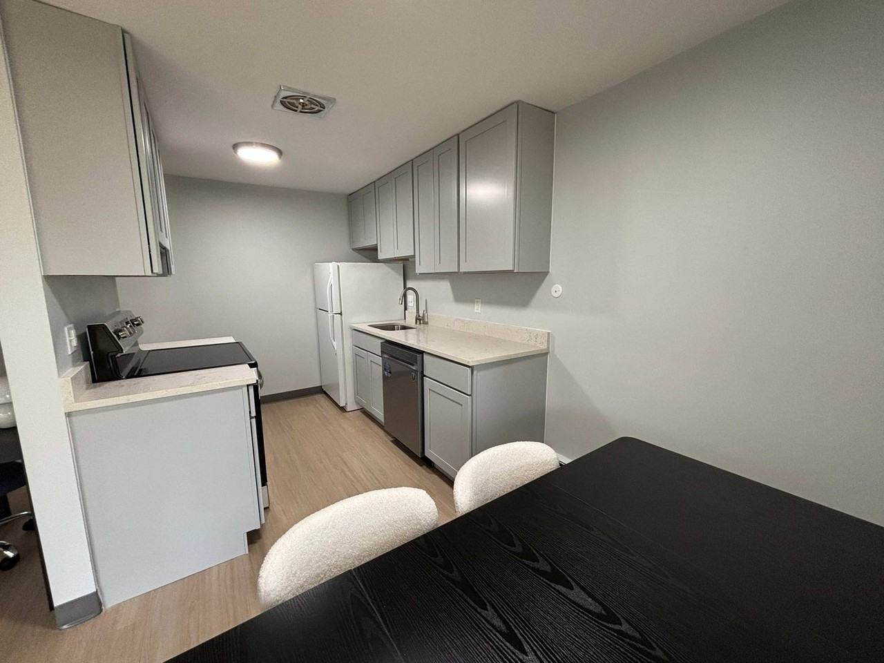 39 Therese Ave - Photo 5 of 11