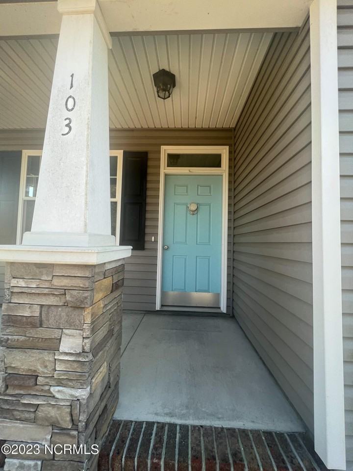 103 Holland Farm Rd - Photo 4 of 44