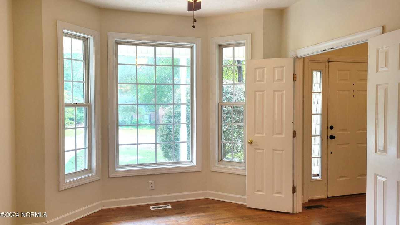 235 W Hedgelawn Way - Photo 6 of 44