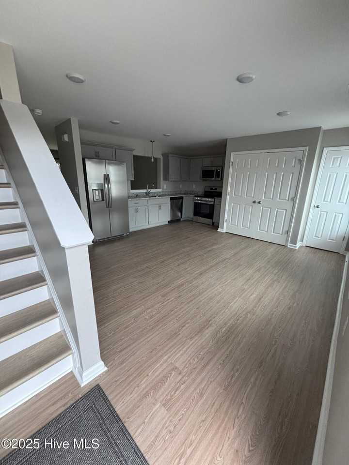 1252 Masters Ln #B - Photo 2 of 13