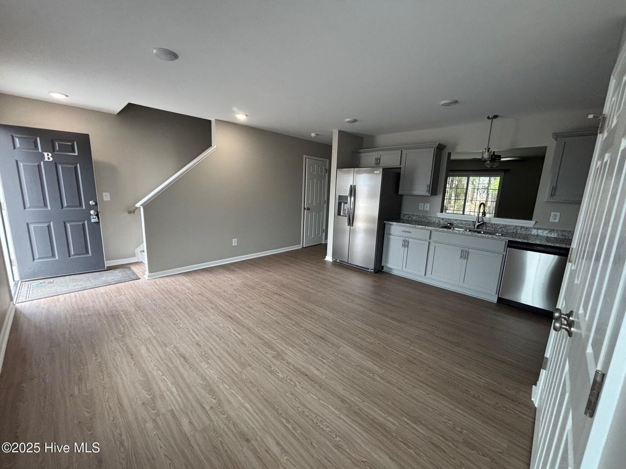 1252 Masters Ln #B - Photo 3 of 13