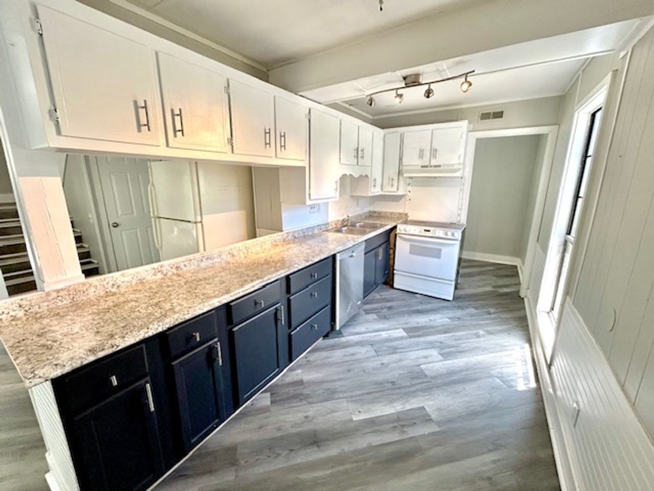 4216 Chalet Cir Nw - Photo 5 of 15
