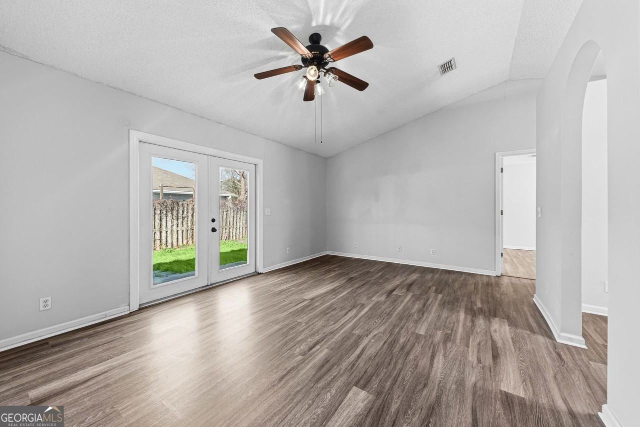 401 Maggie Way - Photo 3 of 22