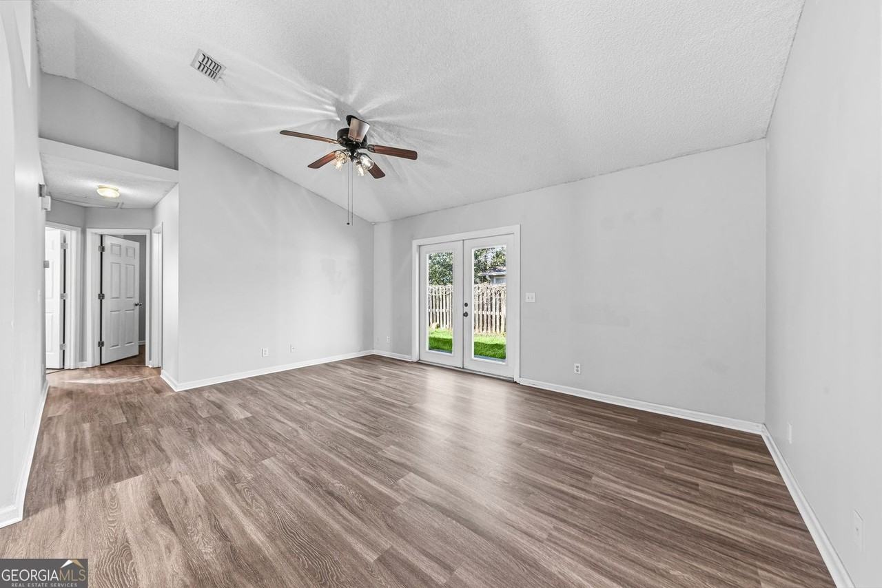 401 Maggie Way - Photo 4 of 22