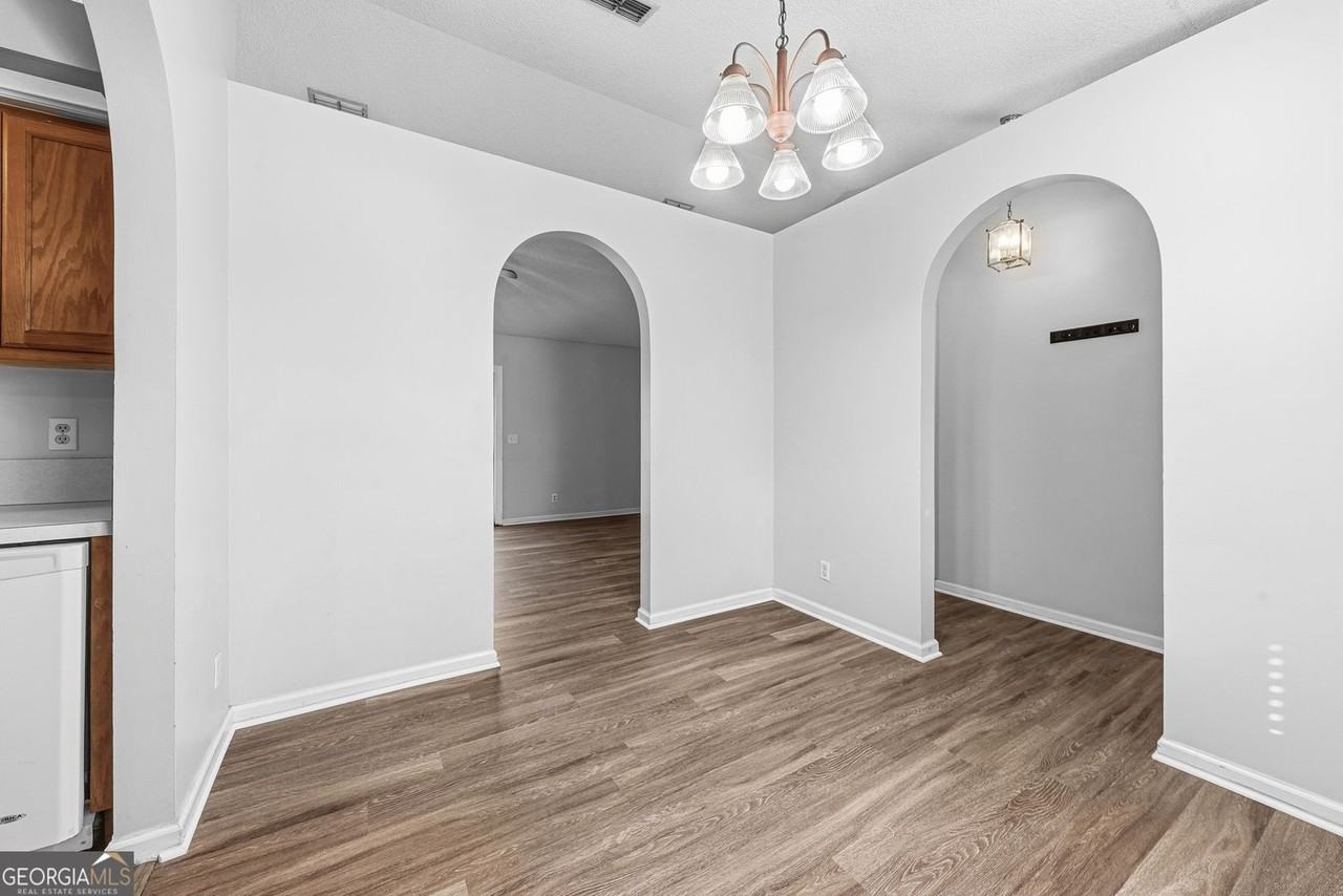 401 Maggie Way - Photo 6 of 22