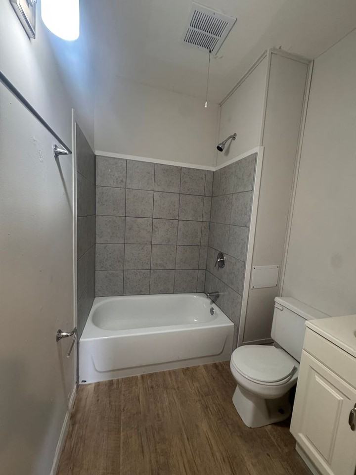 1117 N B St - Photo 6 of 9