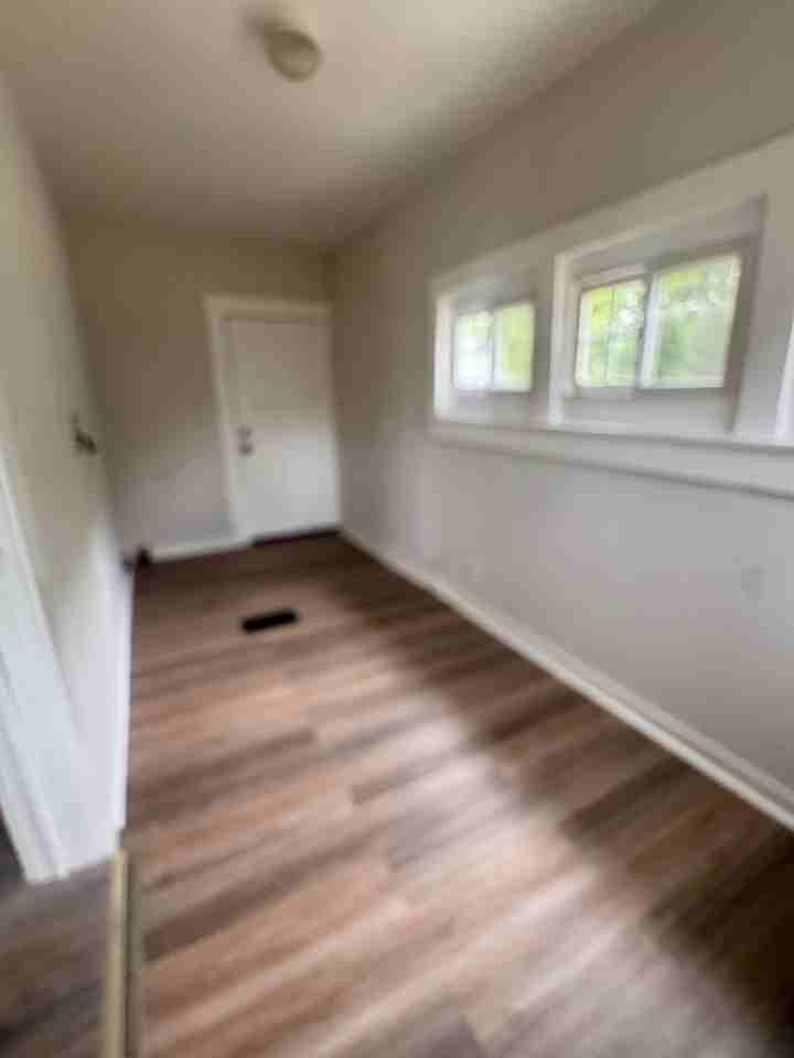 1117 N B St - Photo 7 of 9