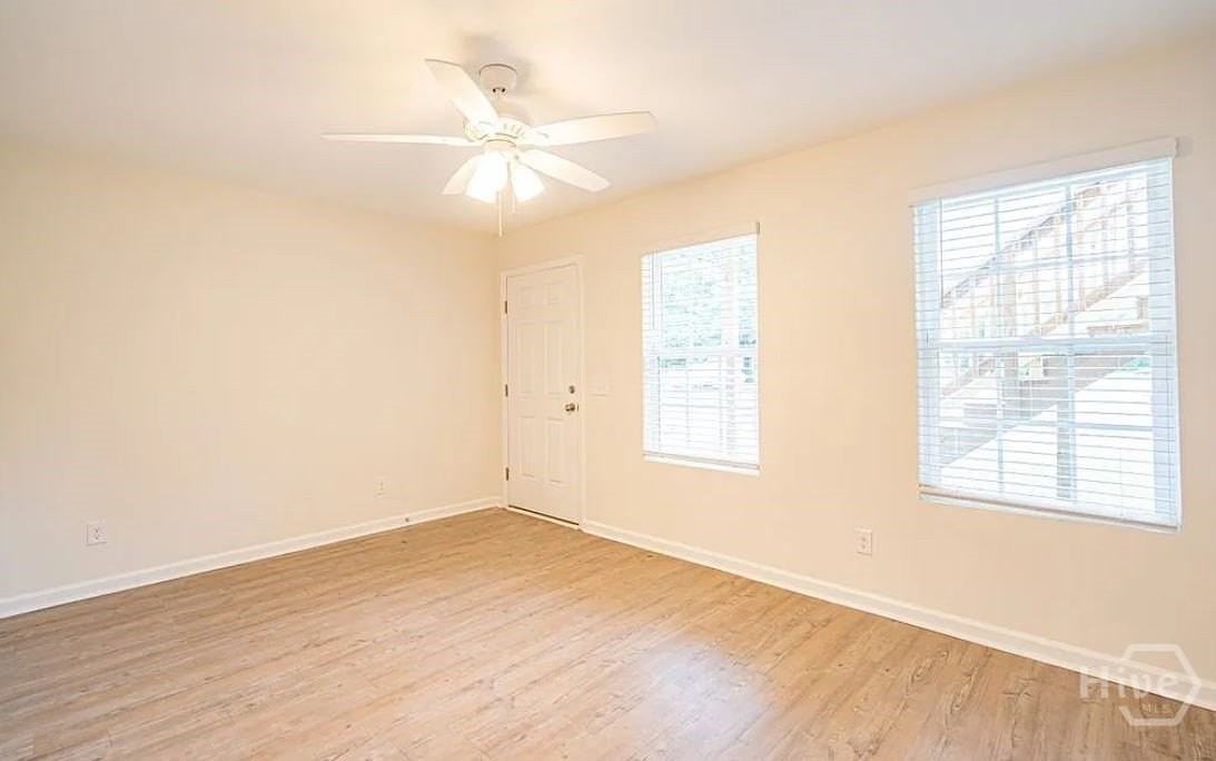 402 E 3rd St #B - Photo 6 of 25