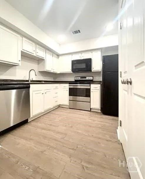 402 E 3rd St #B - Photo 7 of 25