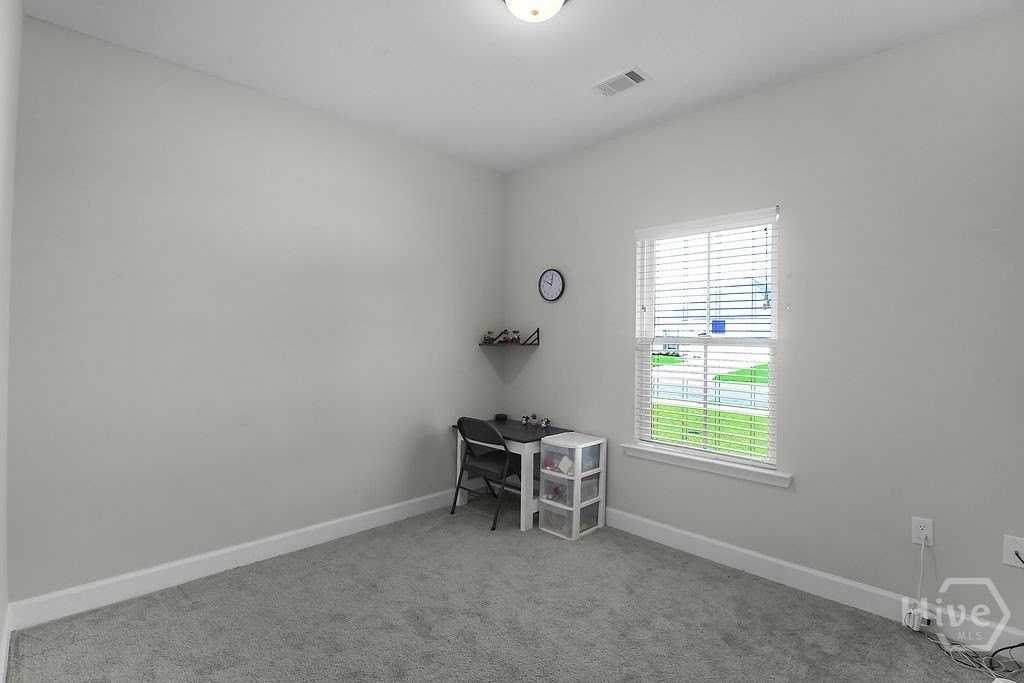 208 Alyssa Ave - Photo 5 of 39