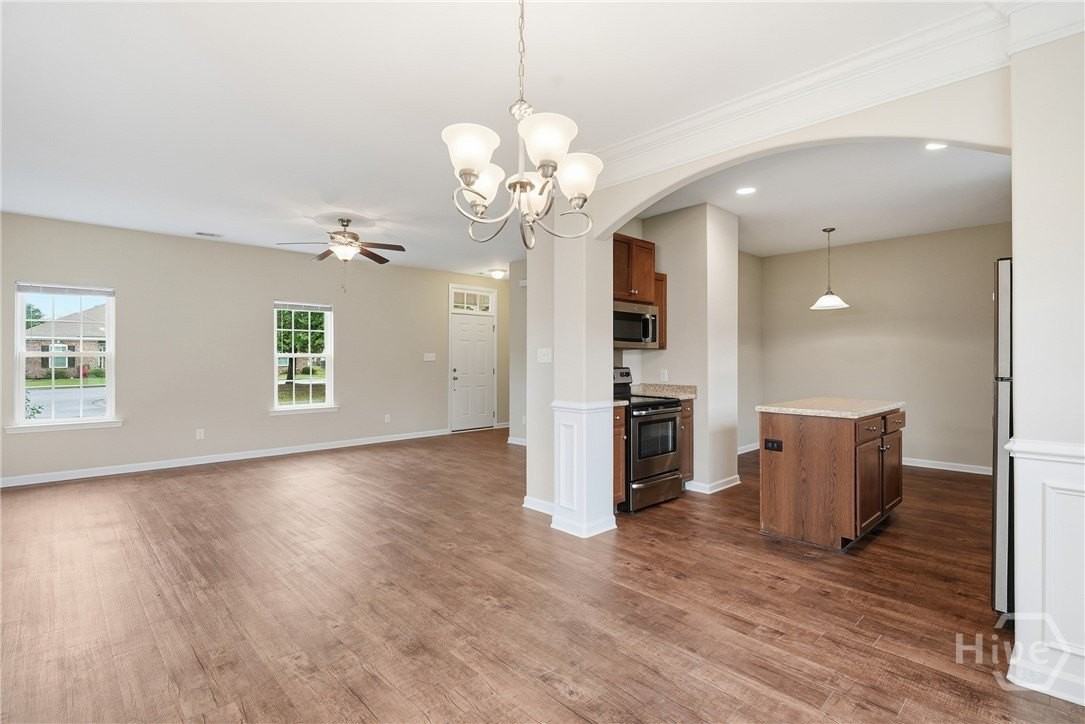 405 Old Ivy Sq - Photo 4 of 50