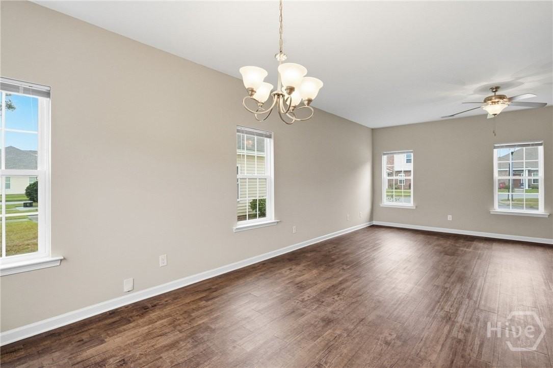 405 Old Ivy Sq - Photo 5 of 50