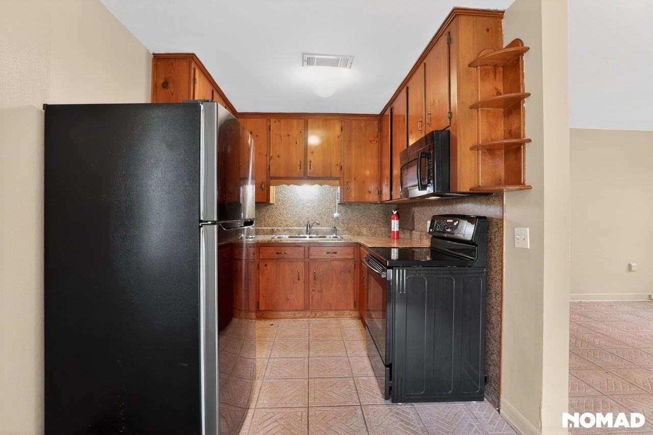 203 Saint Regis Dr - Photo 2 of 12