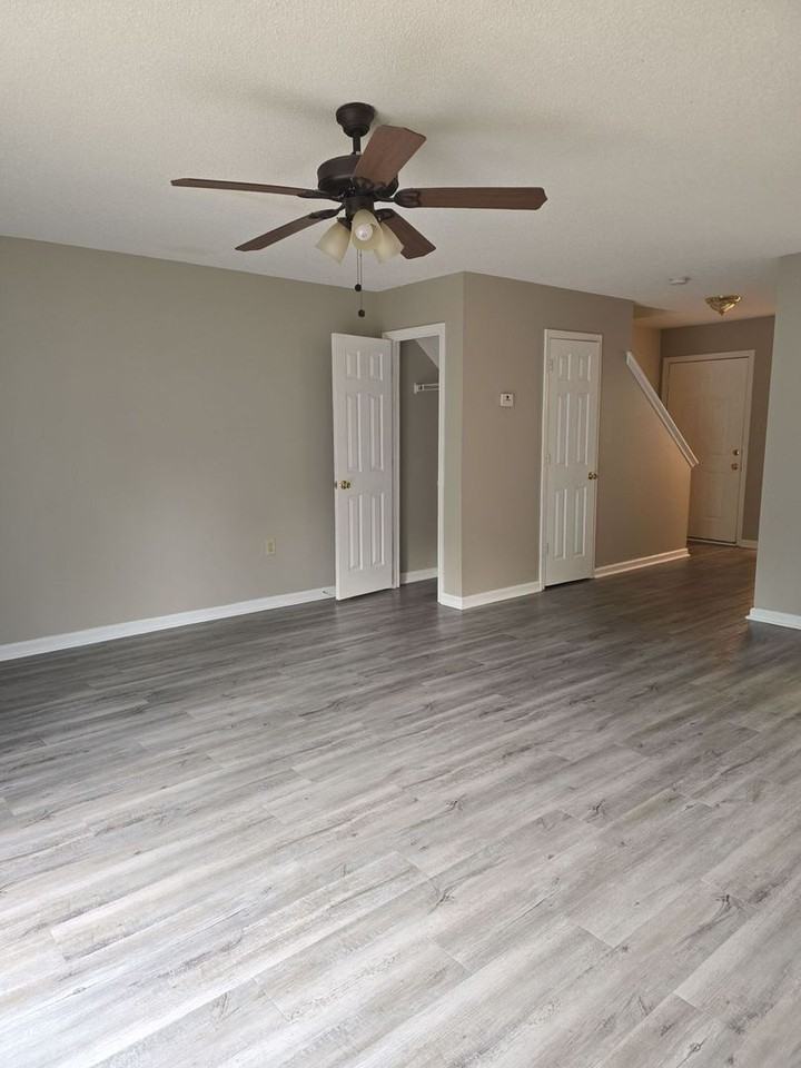 9804A Whitefield Ave - Photo 5 of 19