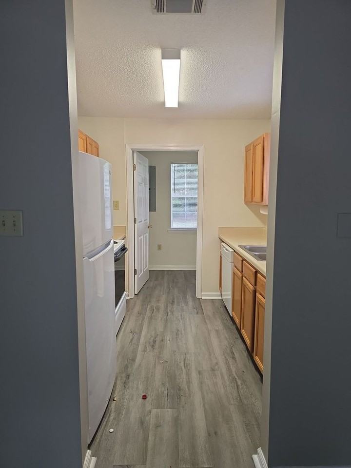 9804A Whitefield Ave - Photo 7 of 19