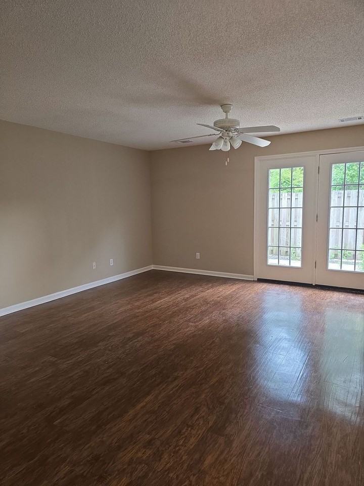 9826B Whitefield Ave - Photo 4 of 15
