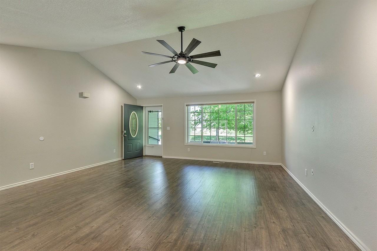 1874 Hartford Dr - Photo 3 of 24