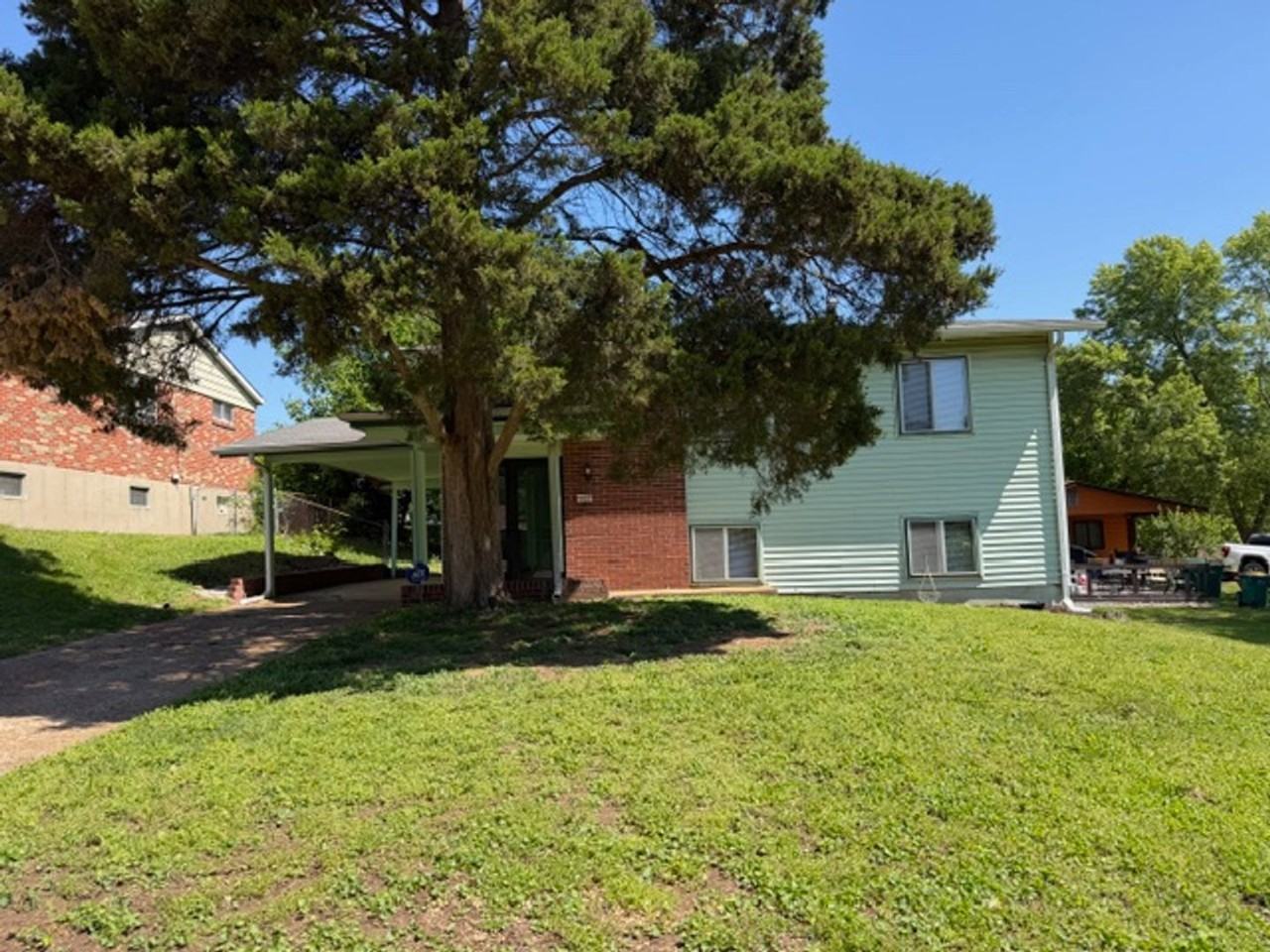 153 Willis Ave - Photo 2 of 21