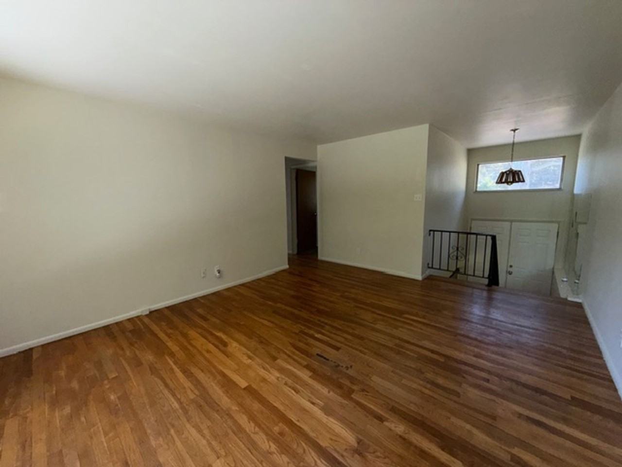 153 Willis Ave - Photo 4 of 21