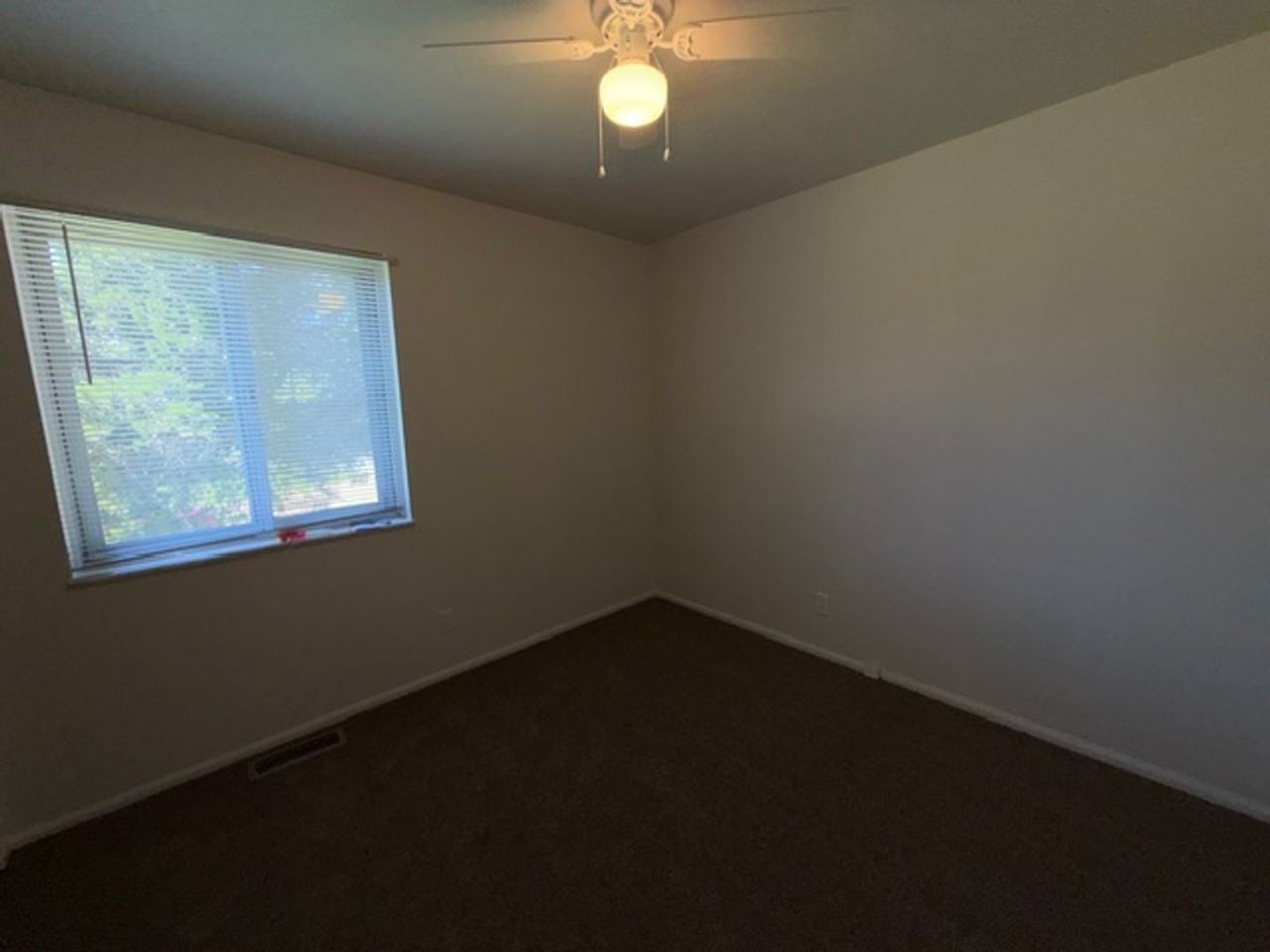 153 Willis Ave - Photo 5 of 21