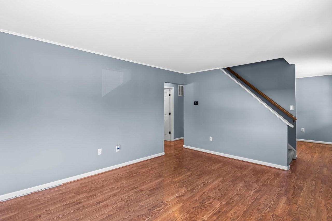7596 Amherst Dr - Photo 5 of 27