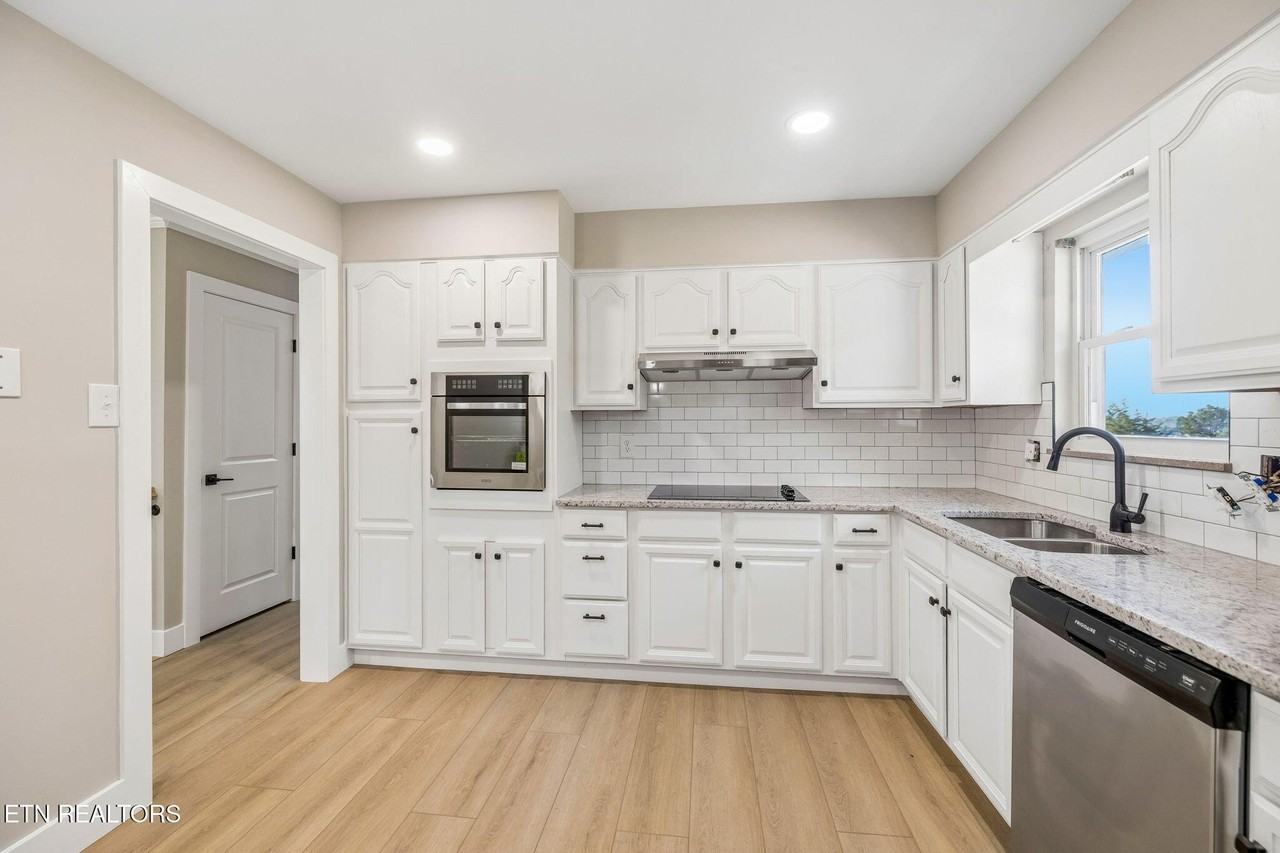 12201 W Kings Gate Rd - Photo 2 of 50