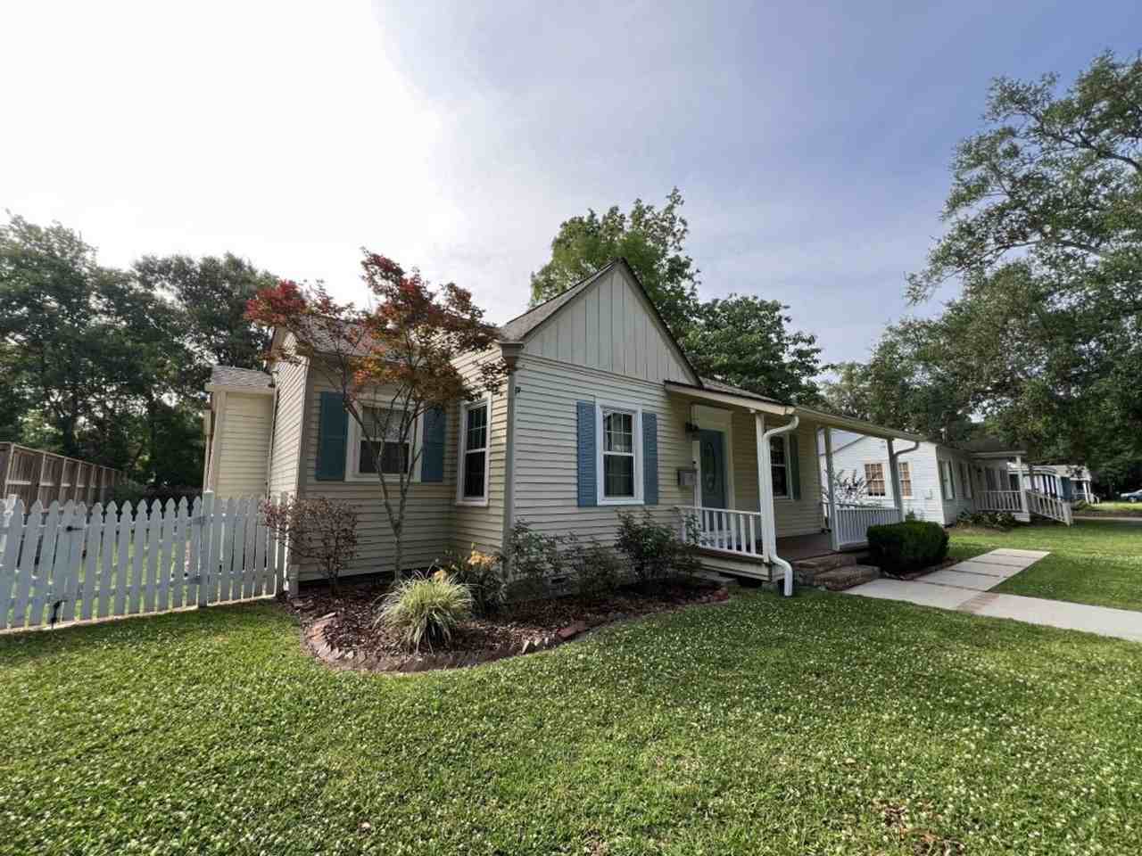 2179 Hollydale Ave - Photo 4 of 47