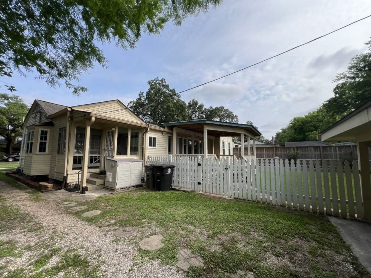 2179 Hollydale Ave - Photo 5 of 47
