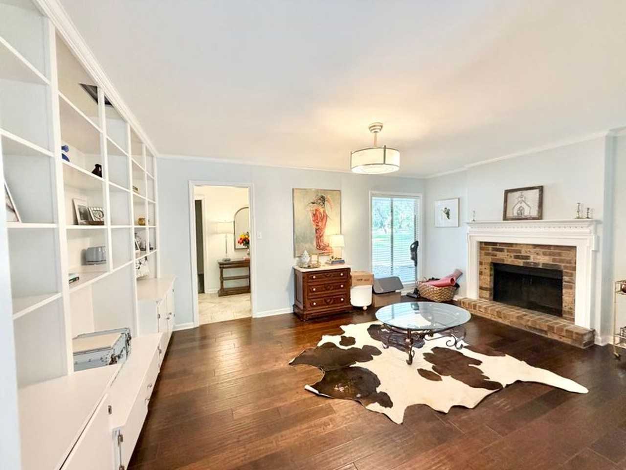 490 Strathy Hall Dr - Photo 4 of 23