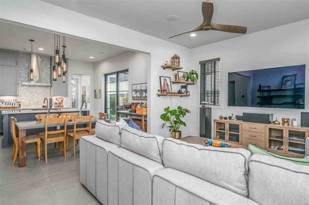 4645 Bloomsbury St - Photo 3 of 45